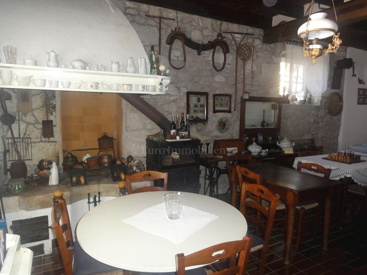 Dom Na predaj - PRIMORSKO-GORANSKA  MALI LOŠINJ 
