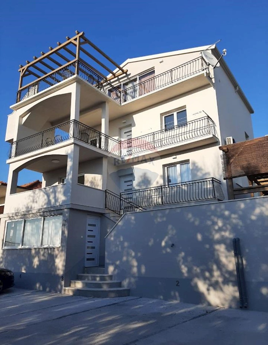 Haus Zu verkaufen - ŠIBENSKO-KNINSKA  ROGOZNICA 