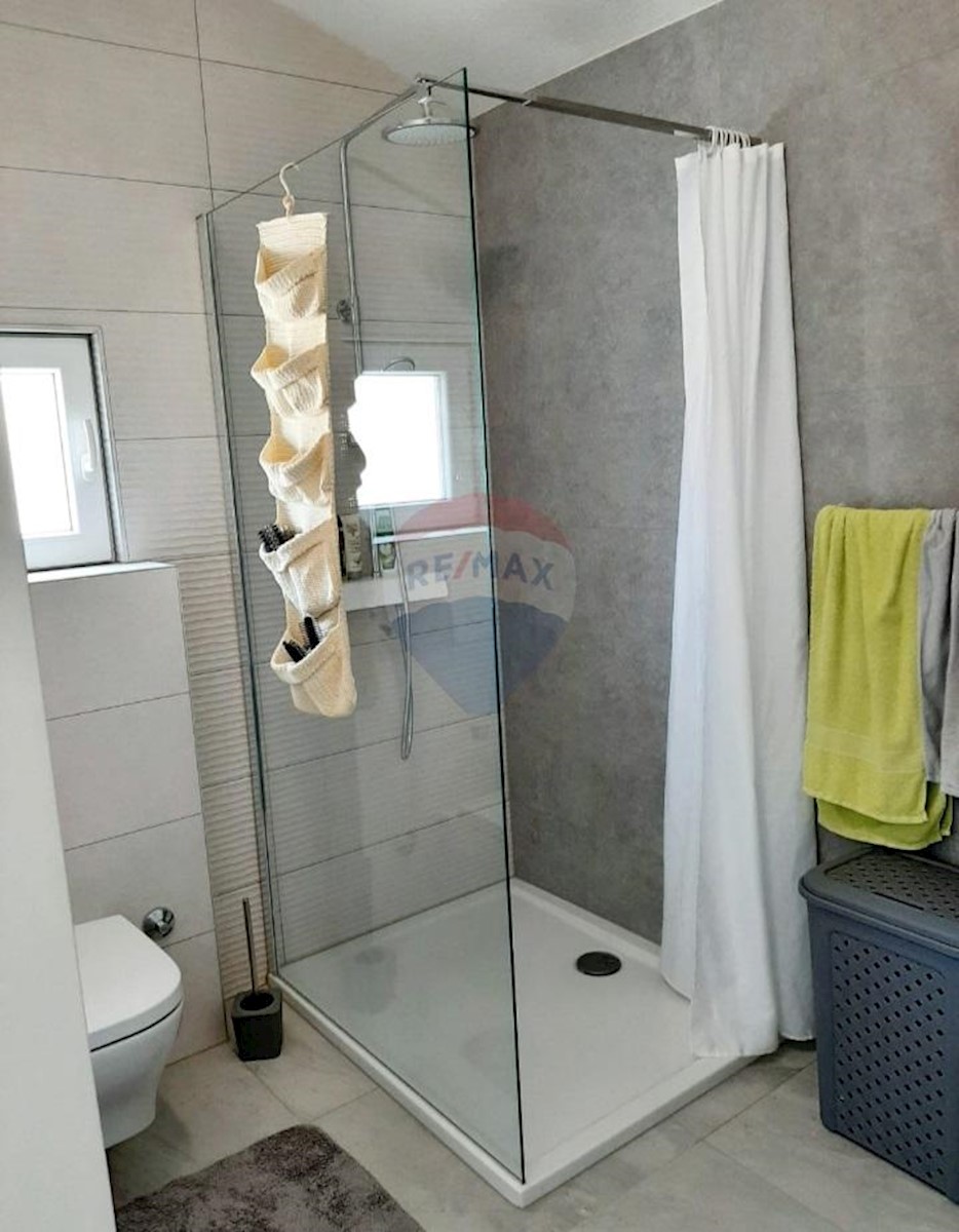 Haus Zu verkaufen - ŠIBENSKO-KNINSKA  ROGOZNICA 