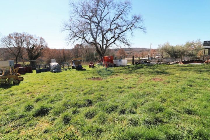 Działka na sprzedaż 2025 m² – Poreč
