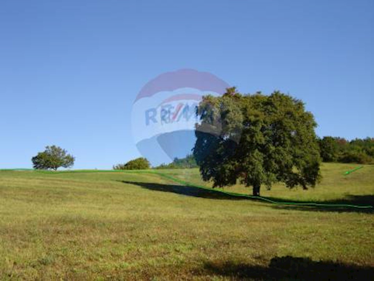 Land For sale - ISTARSKA  KAROJBA 