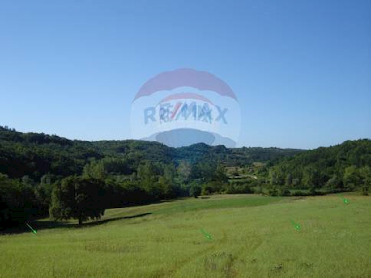 Land For sale - ISTARSKA  KAROJBA 