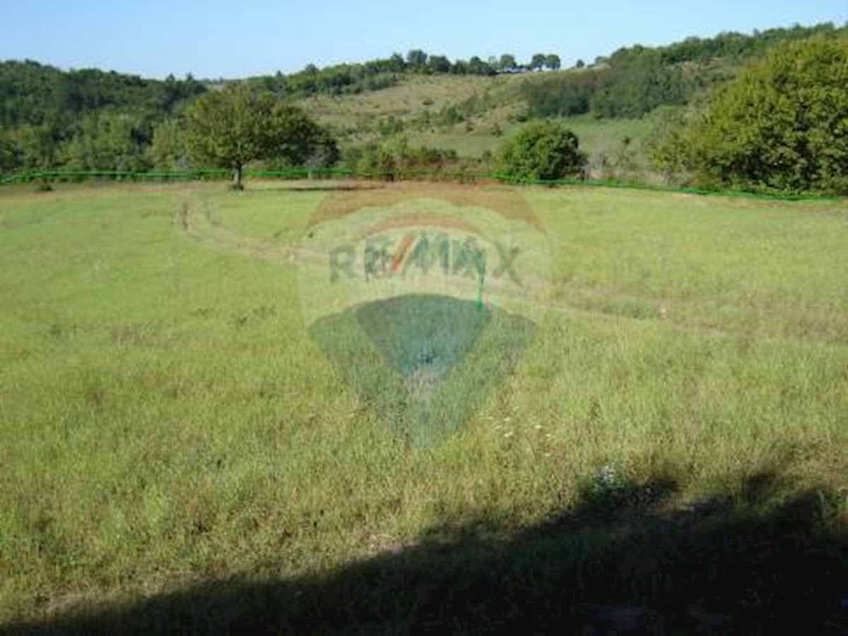 Land For sale - ISTARSKA  KAROJBA 