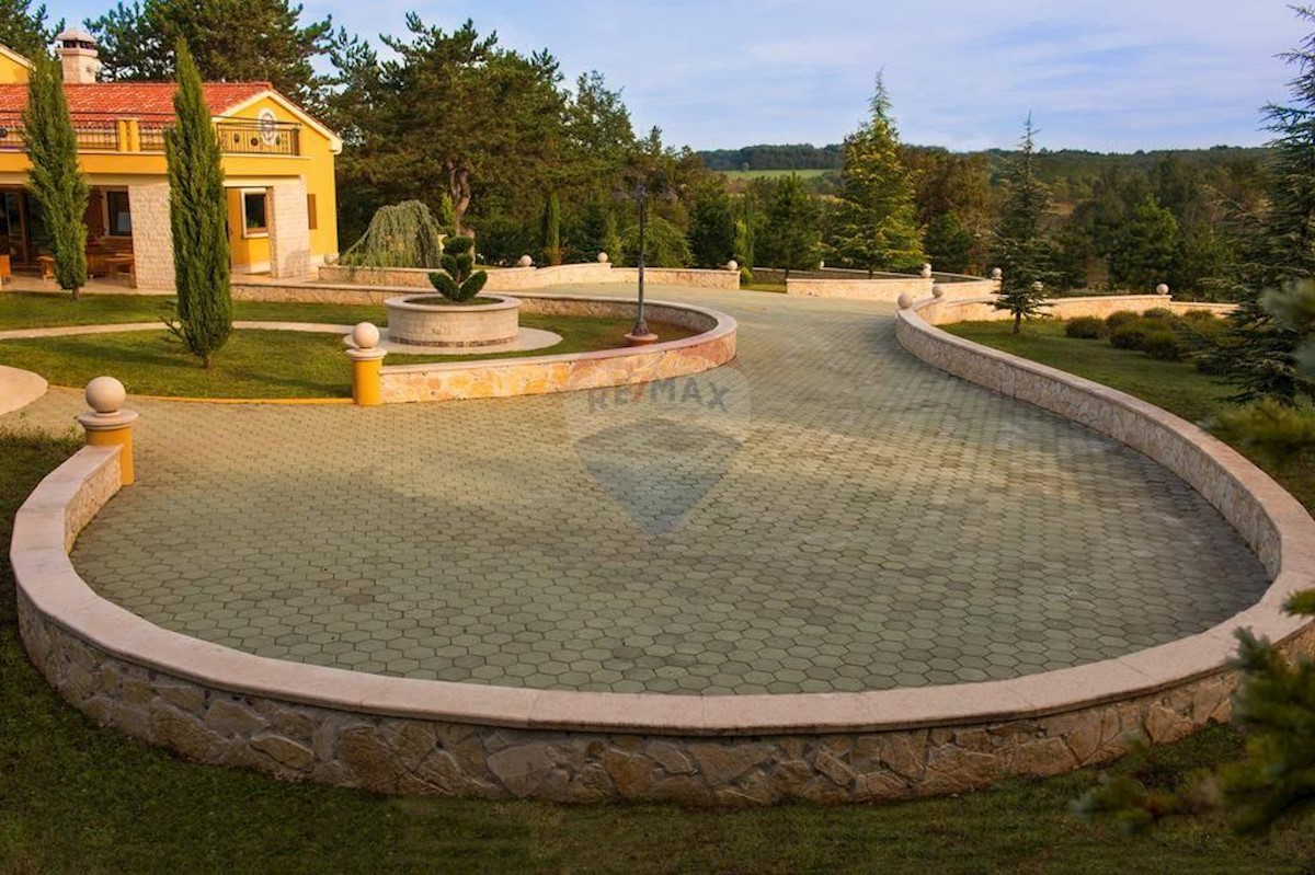 Kuća Na prodaju - ISTARSKA  PAZIN 