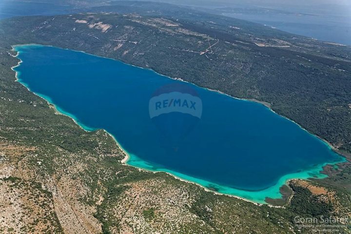 Land for sale 87110 m² – Cres