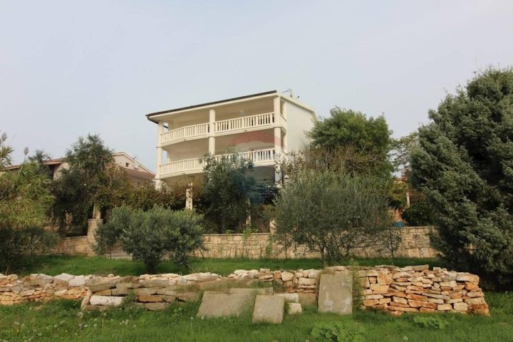 House for sale 602 m² – Medulin