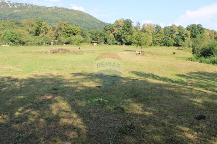 Parcela na predaj 2417 m² – Trnovica