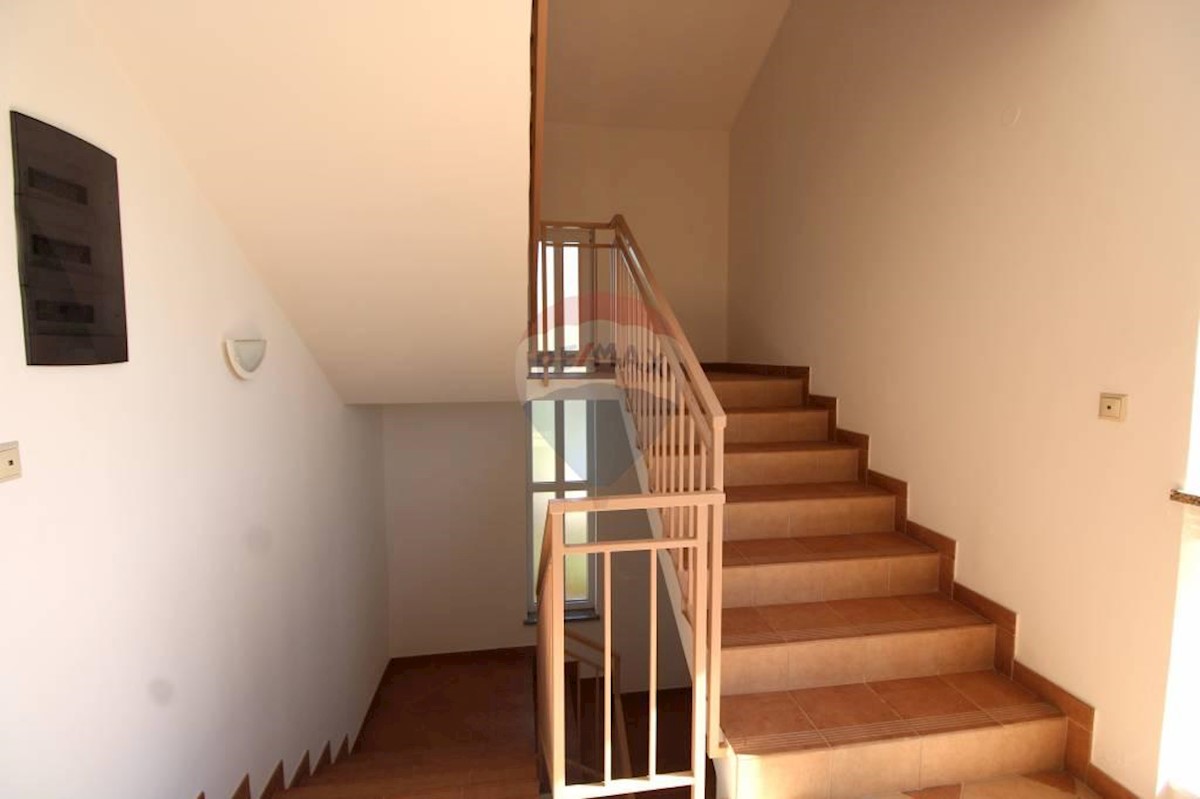 Apartma Na predaj - PRIMORSKO-GORANSKA  KRK 