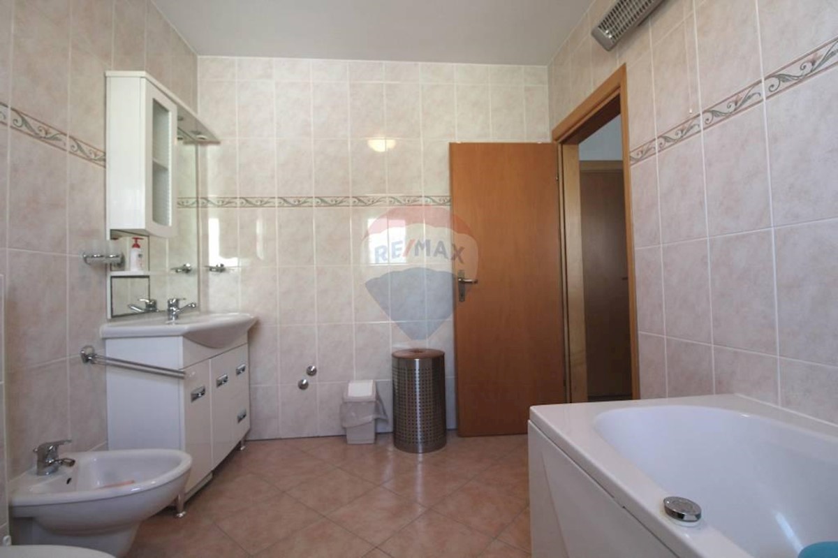Apartma Na predaj - PRIMORSKO-GORANSKA  KRK 