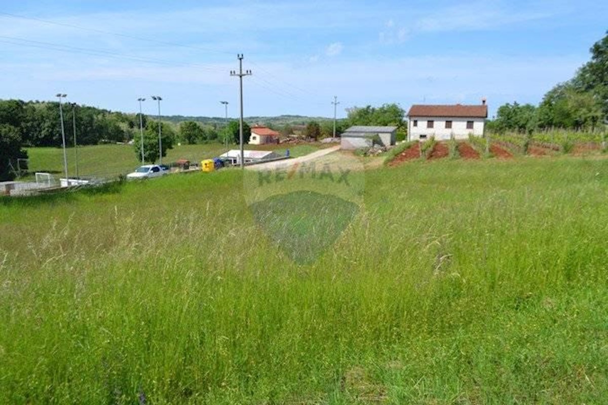 Land For sale - ISTARSKA  KAROJBA 