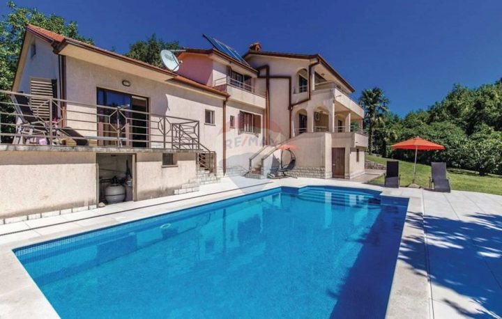 Casa in vendita 300 m² – Bregi
