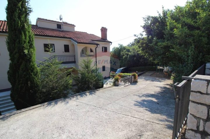 Haus zu verkaufen 375 m² – Plešići