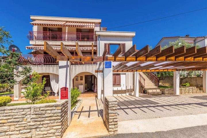 Kuća na prodaju 410 m² – Pinezići