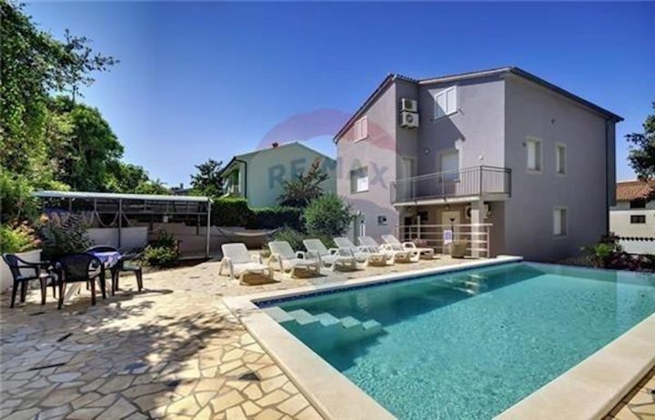 Kuća na prodaju 300 m² – Banjole