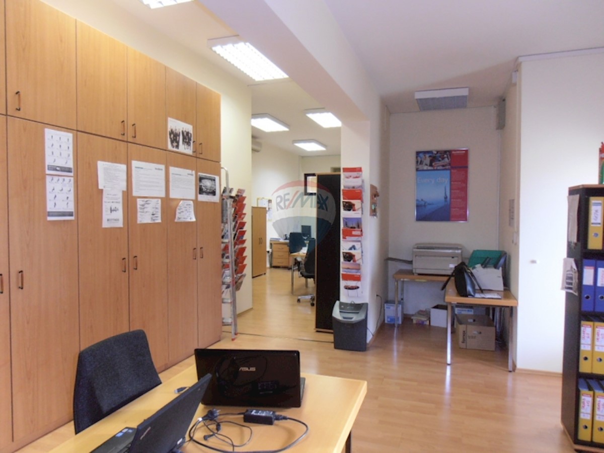 Business premises For rent - PRIMORSKO-GORANSKA  KOSTRENA 