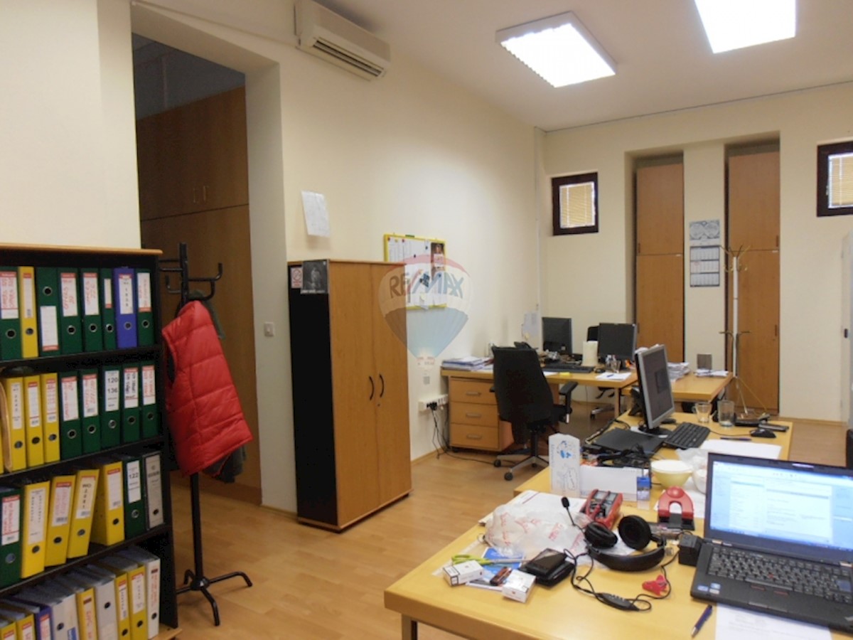 Business premises For rent - PRIMORSKO-GORANSKA  KOSTRENA 