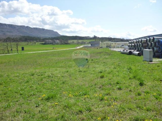 Zemljište na prodaju 4000 m² – Buzet