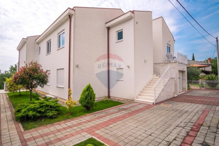 House for sale 420 m² – Ika