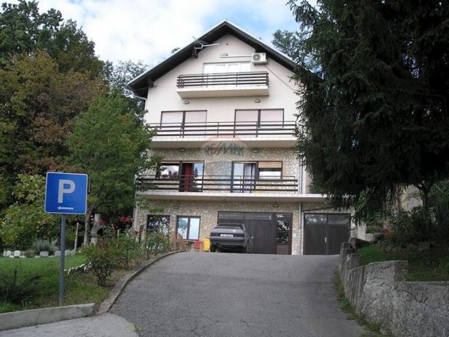 Hiša na predaj 320 m² – Jankomir