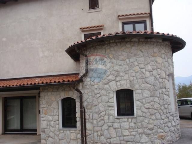 Hiša na predaj 715 m² – Kastav