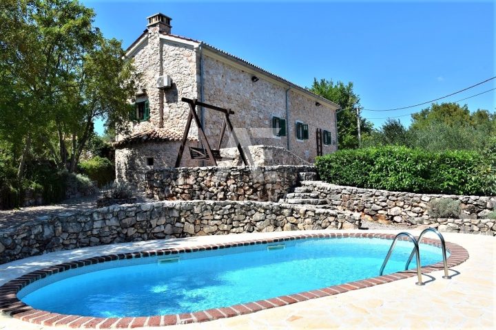 Kuća na prodaju 225 m² – Gostinjac