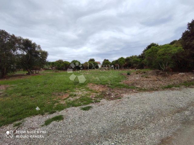 Land for sale 1014 m² – Pula
