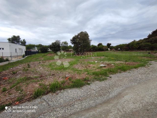 Land for sale 989 m² – Pula