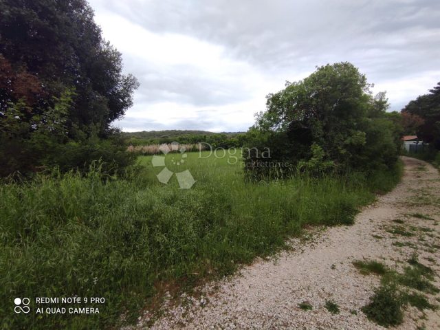Land for sale 1089 m² – Pula