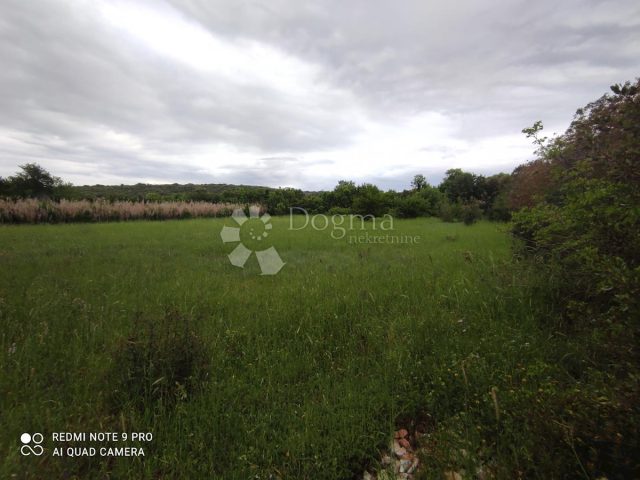 Land for sale 1065 m² – Pula