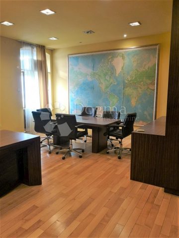 Locaux commerciaux à louer 910 m² – Rijeka