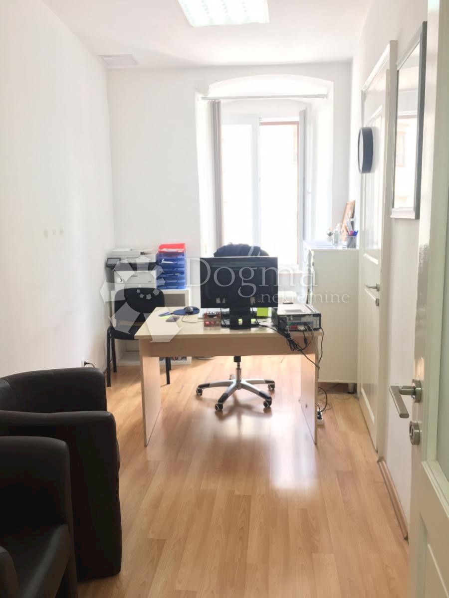 Flat For rent - PRIMORSKO-GORANSKA  RIJEKA 