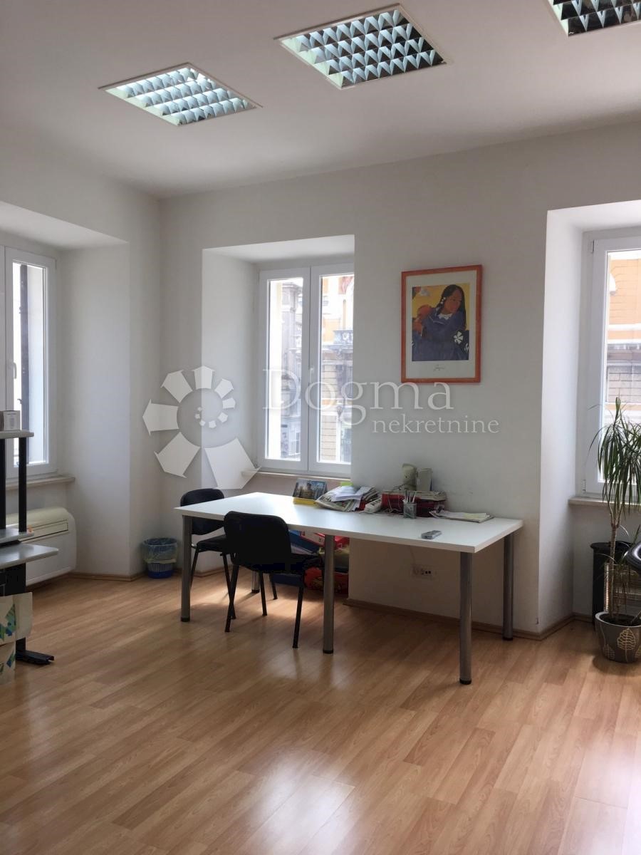 Flat For rent - PRIMORSKO-GORANSKA  RIJEKA 