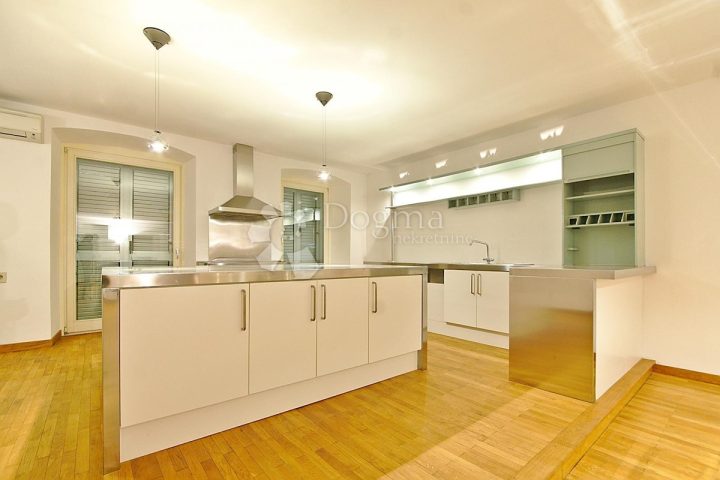 Appartement à louer 96 m² – Rijeka