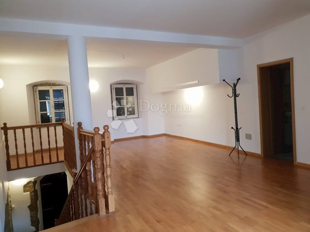 Locaux commerciaux à louer 120 m² – Rijeka