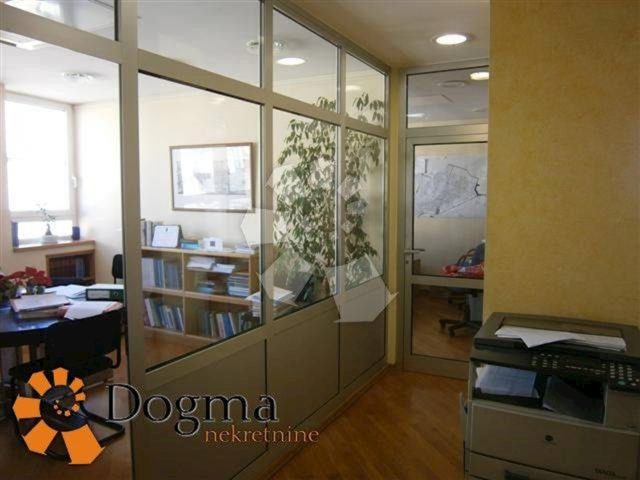 Lokal użytkowy Do wynajęcia - Primorsko-goranska Rijeka - foto 2/6