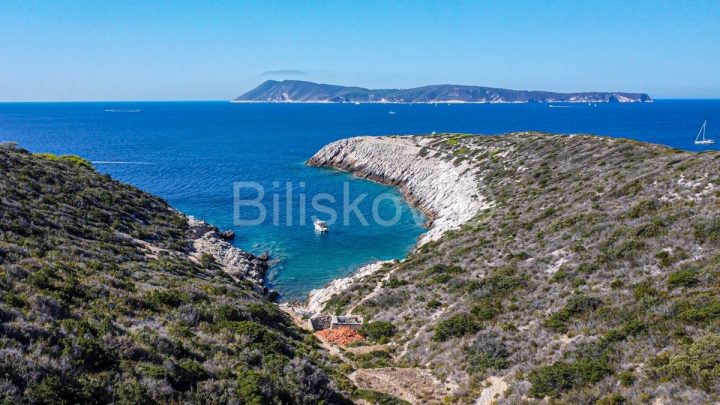 Parcela na predaj 55000 m² – Komiža