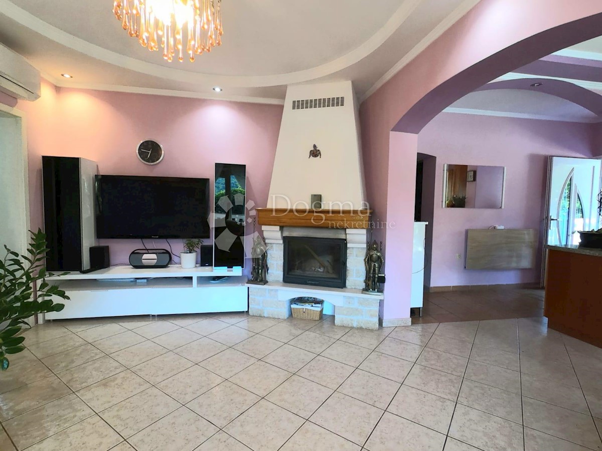 Kuća Na prodaju - PRIMORSKO-GORANSKA  VINODOLSKA OPĆINA 