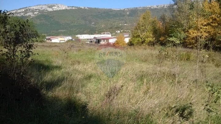 Pozemek na prodej 1601 m² – Buzet