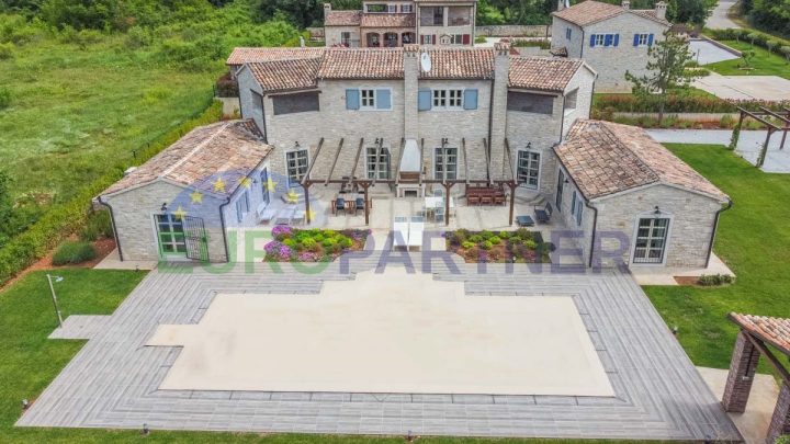 Casa in vendita 249 m² – Baderna