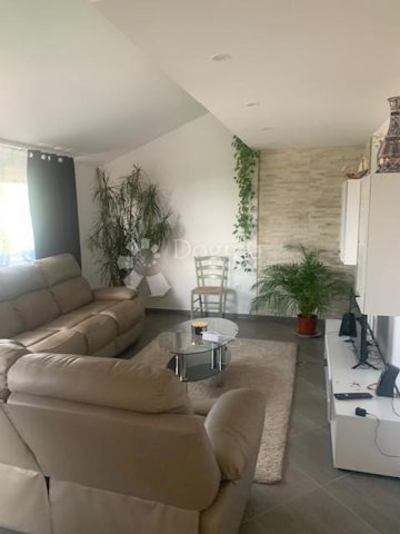 Appartamento da affittare 100 m² – Dražice