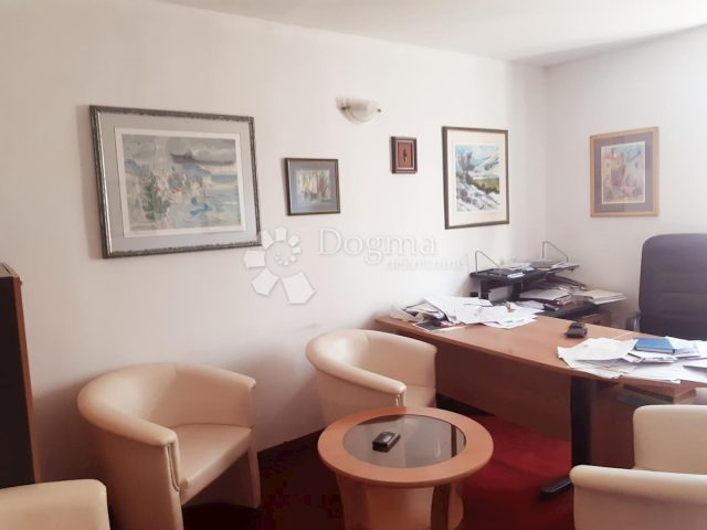Komerčné na prenájom 118 m² – Rijeka