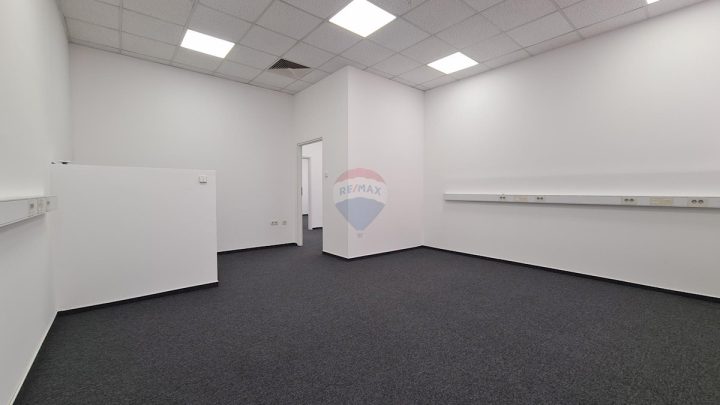 Komerční k pronájmu 1300 m² – Buzin