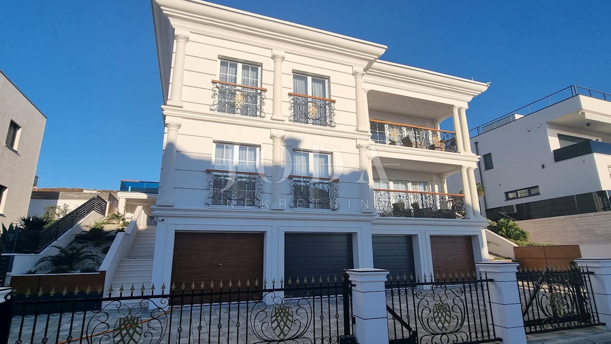 Kuća Na prodaju - PRIMORSKO-GORANSKA  CRIKVENICA 