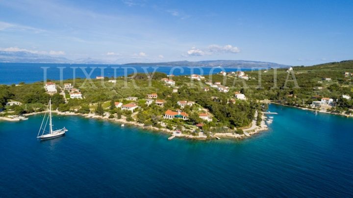 Land for sale 3899 m² – Šolta