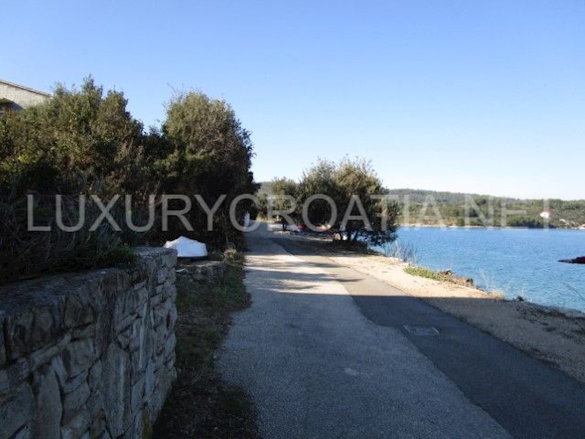 Land For sale - SPLITSKO-DALMATINSKA  ŠOLTA 