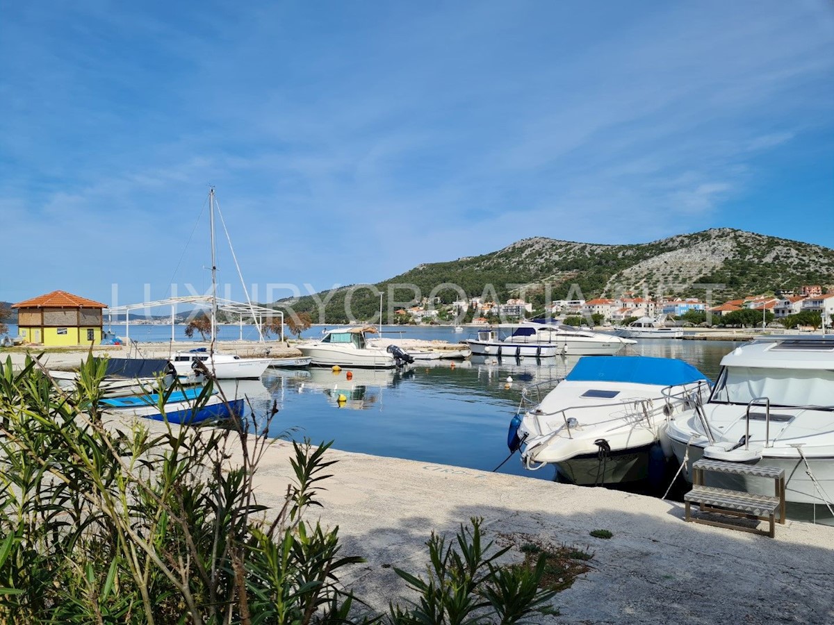 Haus Zu verkaufen - SPLITSKO-DALMATINSKA  TROGIR 