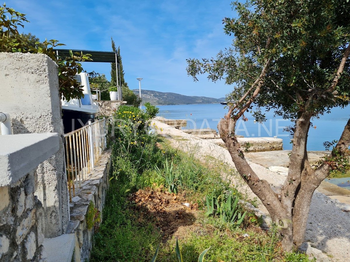 House For sale - SPLITSKO-DALMATINSKA  TROGIR 