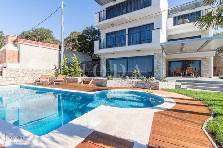 Kuća na prodaju 370 m² – Klenovica
