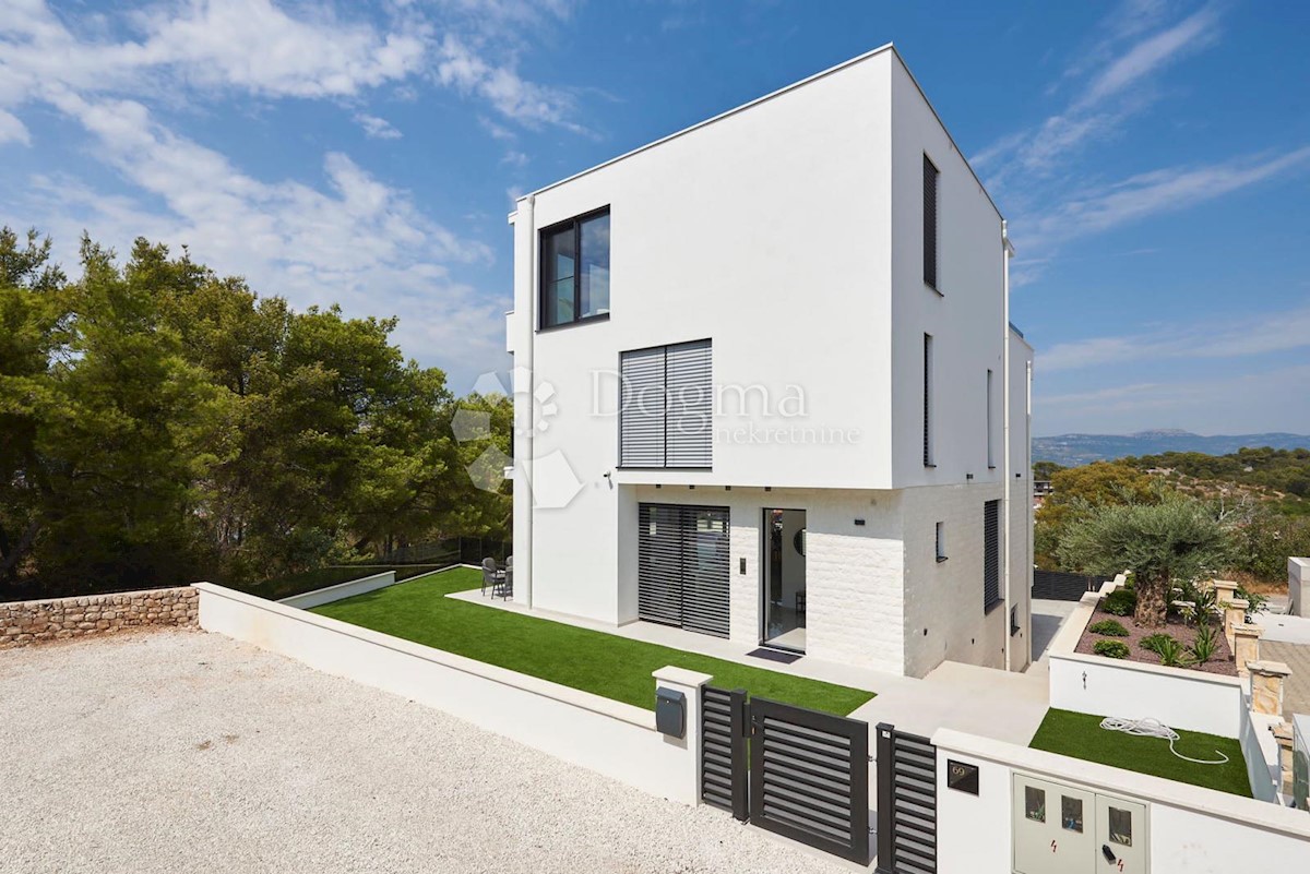 House For sale - SPLITSKO-DALMATINSKA  TROGIR 