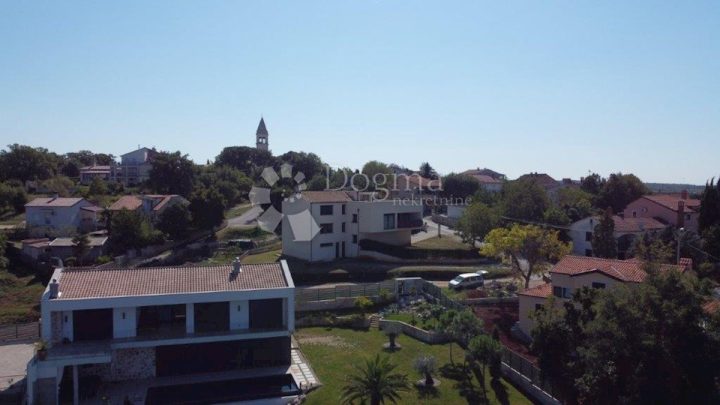 Dom na predaj 380 m² – Baderna
